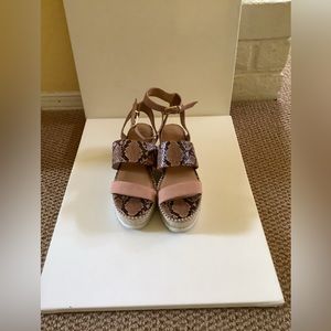 Women’s Crown Vintage Platform Sandals Size 8 M